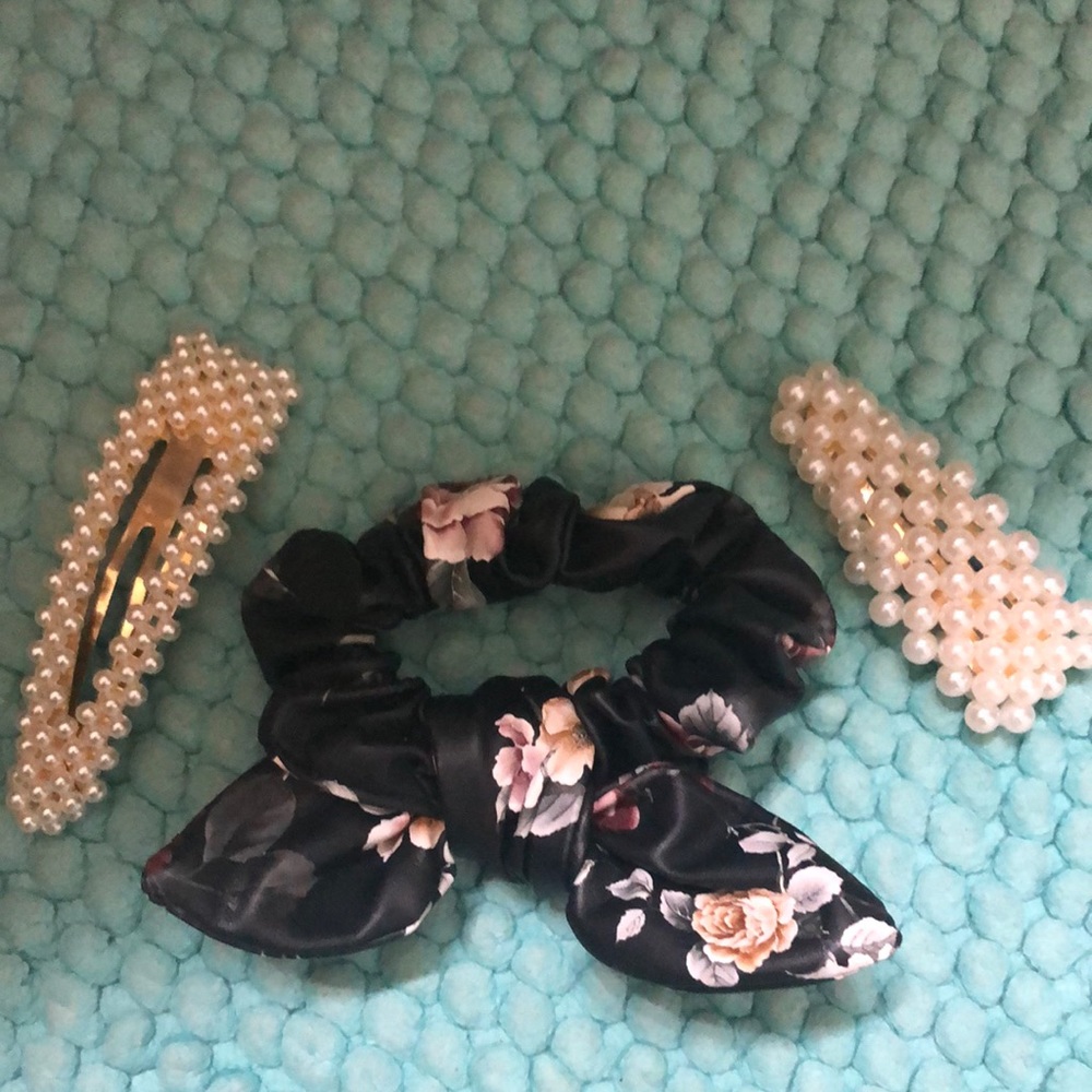 Pack of 2 Peael Hair clips + scruncii